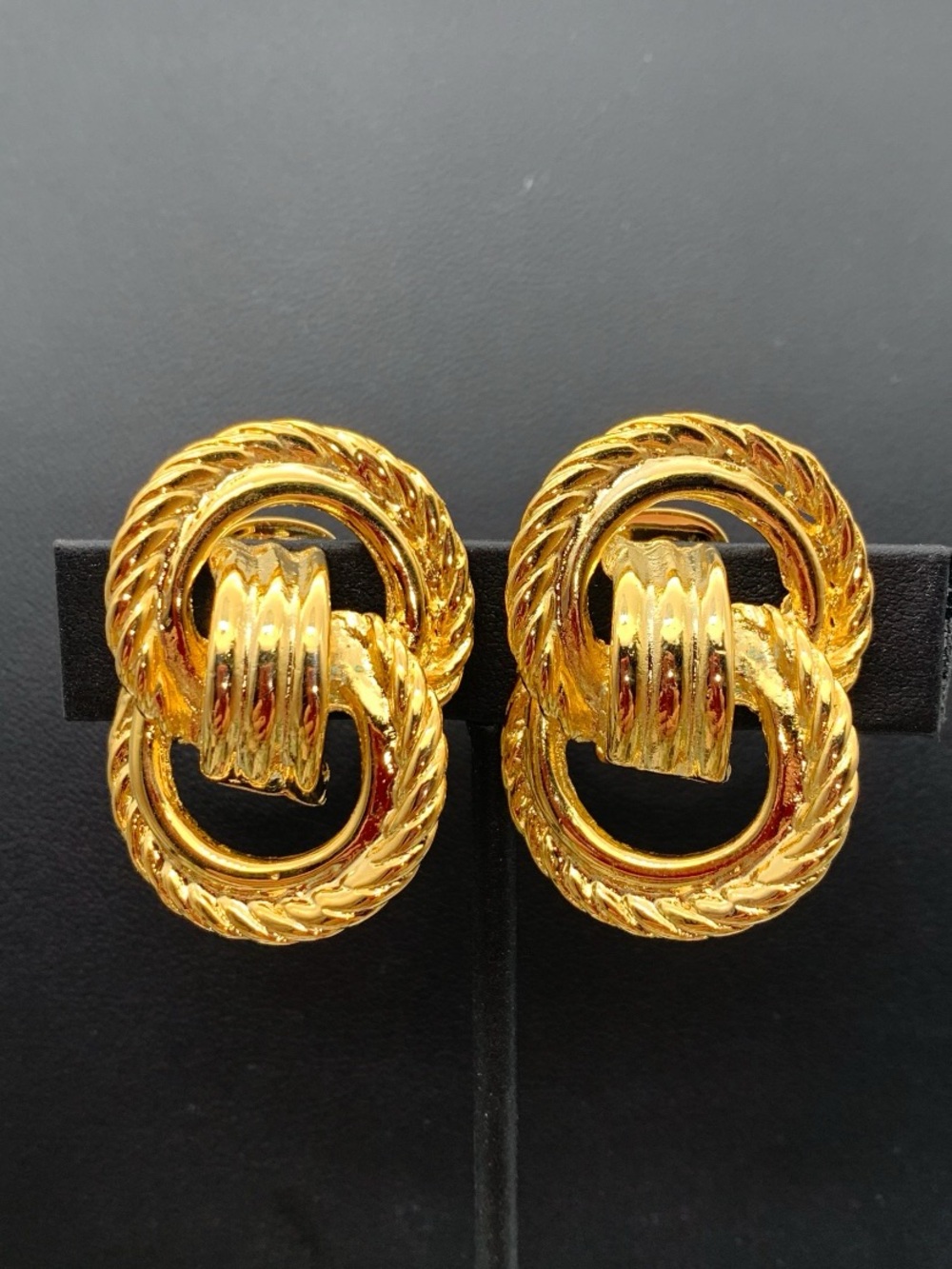 Vintage Gold Tone Interlocking Loop clip on Earrings